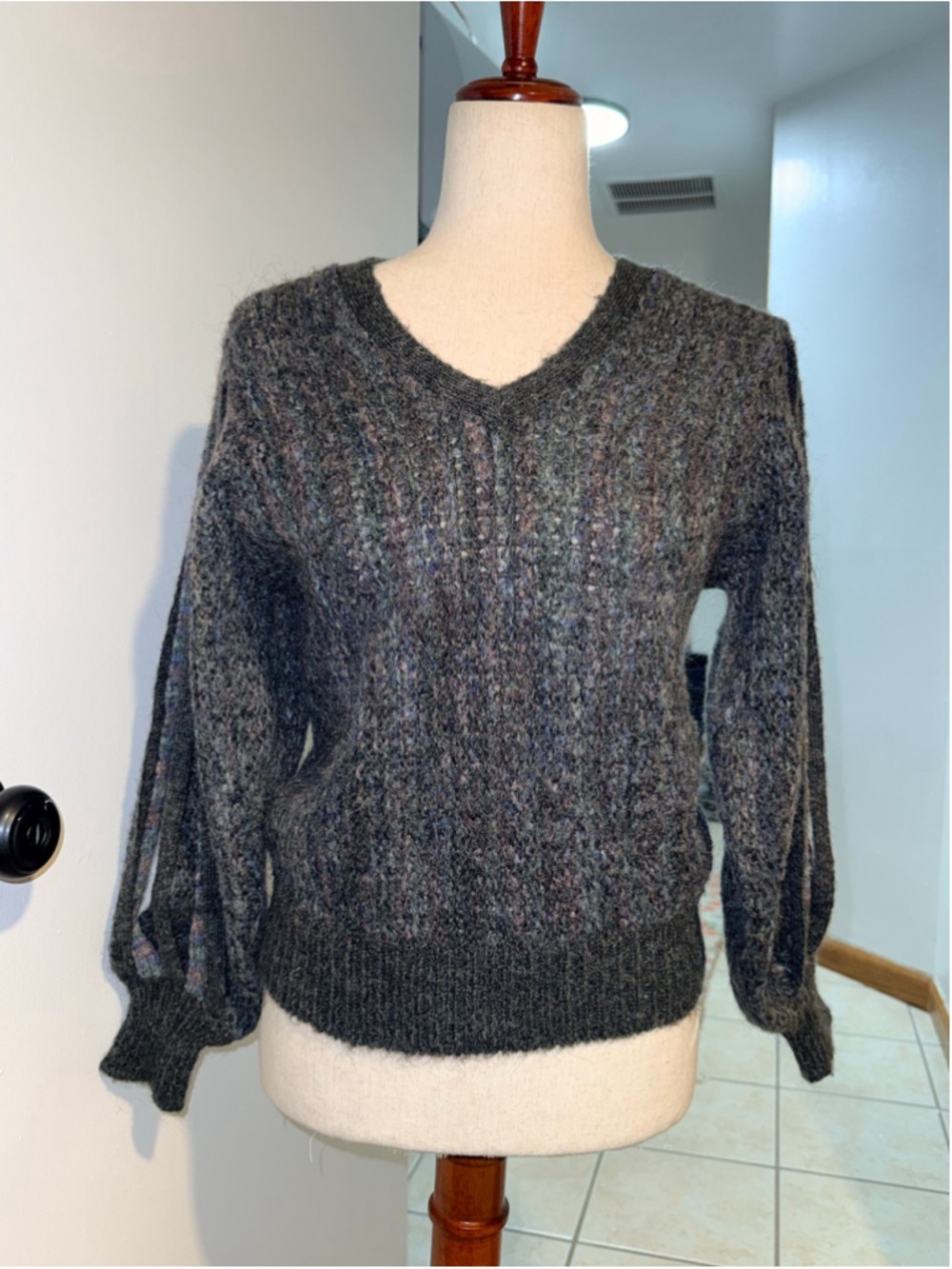 Vintage Pronto Moda V-Neck Sweater Grey Multi-color Knit sz small split sleeve